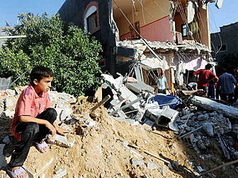 Thousands protest at Gaza atta...